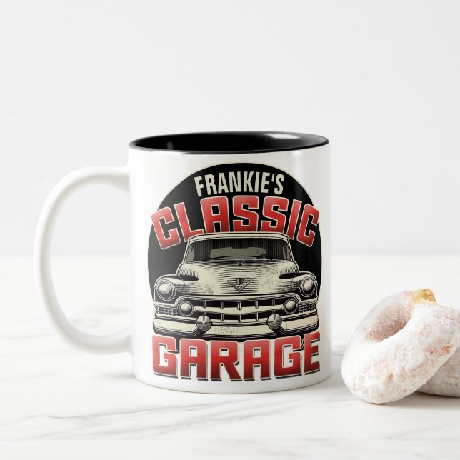 Personalisiert NAME Classic Car Garage Custom Shop Zweifarbige Tasse (Mit Donut)