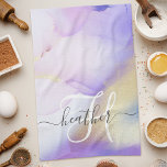 Personalisiert Name Monogram Lila Watercolor Luxe Geschirrtuch<br><div class="desc">Diese abstrakte lila Aquarellfarbe und das goldene Imitat bespritzen den Hintergrund mit Ihren individuellen Details.</div>