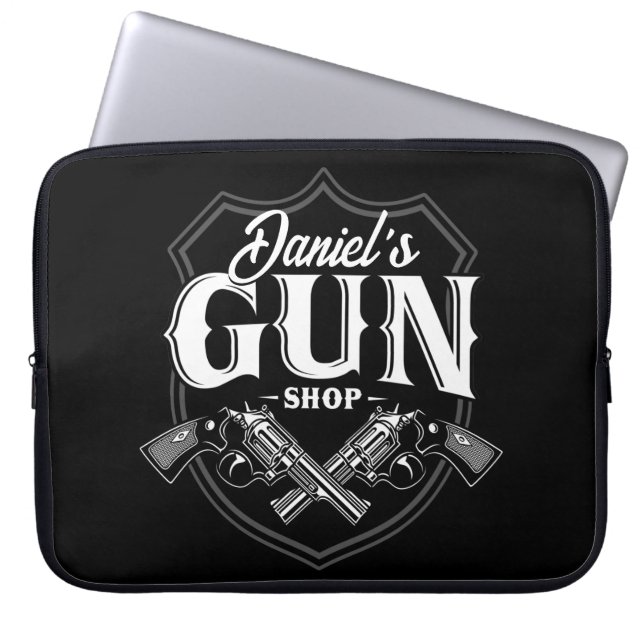 Personalisiert NAME Old Revolvers Gun Shop Feuerwa Laptopschutzhülle (Vorderseite)