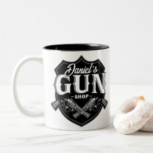 Personalisiert NAME Old Revolvers Gun Shop Feuerwa Zweifarbige Tasse