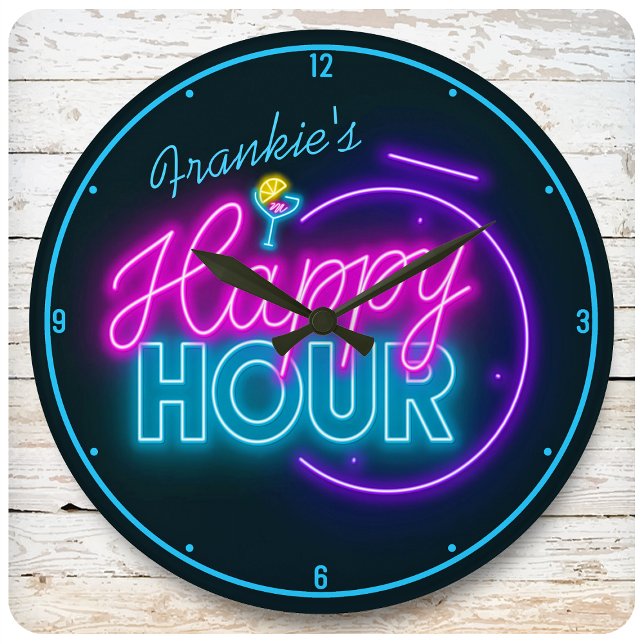 Personalisiert NAME Retro Imitate Neon Happy Hour  Runde Wanduhr (Von Creator hochgeladen)