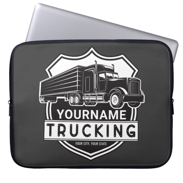 Personalisiert NAME Trucking Big Rig Semi Trucker Laptopschutzhülle (Vorderseite)