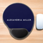 Personalisiert Navy Blue Modern Minimalistisch Gel Mousepad<br><div class="desc">Fügen Sie Ihrem Arbeitsbereich einen Pop von Farbe und Persönlichkeit hinzu,  mit diesem personalisiert marineblauen,  modernen minimalistischen Gel-Mauskissen mit einem Namen in einem schlichten,  weißen Sans-Serif-Schriftart auf marinebasischem Hintergrund. Die glatte und komfortable Erholung des Gelgelenkes unterstützt Sie bei der Arbeit oder beim Spielen.</div>