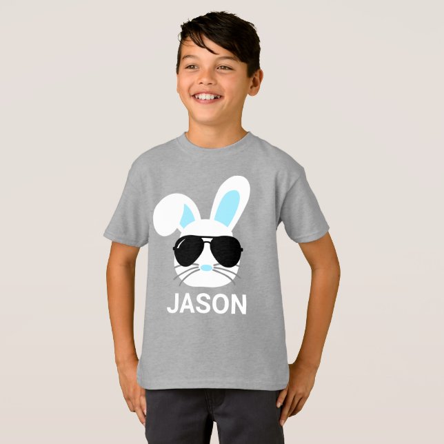 Personalisiert Ostersonnenjungen Basic-T - Shirt (Vorne ganz)