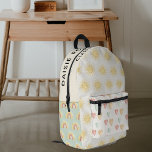 Personalisiert Pastel Sunshine Bedruckter Rucksack<br><div class="desc">Dieser Kids School-Rucksack ist ein echter Traum für Kinder, der in dezenten Pastelltönen in Grün, Gelb, Rosa und Creme gehalten wird. Die Tasche ist mit Sonnenschein, Herz und Regenbögen geschmückt, was sie zu einer fröhlichen und auffälligen Ergänzung zu jedem Schuloutfit macht. Es ist nicht nur ästhetisch erfreulich, sondern auch anpassbar...</div>