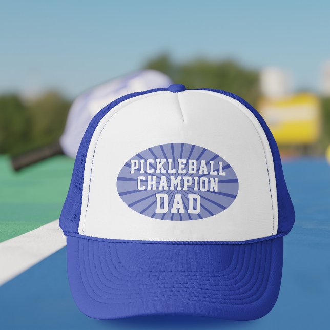 Personalisiert Pickleball Champion Vater Trucker H Truckerkappe (Perfect trucker hat for the Pickleball Champion in your life. Add their name)
