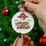 Personalisiert Putt Pirates Golfing Hobby Keramik Ornament<br><div class="desc">Tauchen Sie ein in den Charakter und tragen Sie dieses Pirat-Golf-Design für ein unterhaltsames Golfangebot. Es hat ein grafisches Design,  ideal für Pirat-Fans,  die Liebe Spaß auf dem Golfplatz. Fügen Sie einen Namen hinzu,  indem Sie auf die Schaltfläche "Personalisieren" klicken</div>