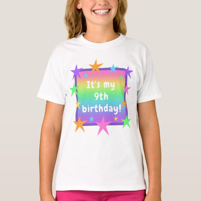 Personalisiert Rainbow Birthday Girls' T-Shirt (Vorderseite)