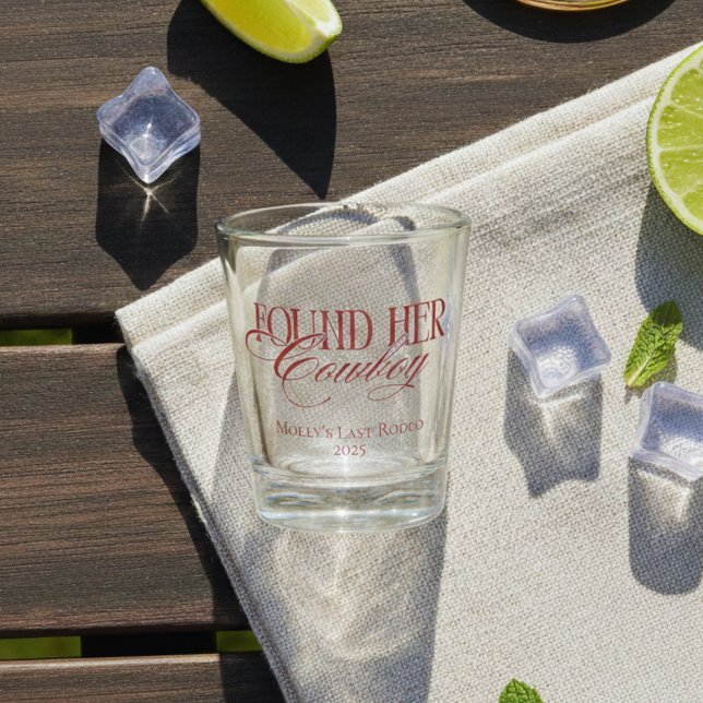 Personalisiert Red fand ihren Cowboy Bachelorette Schnapsglas (Found Her Cowboy Western Bachelorette Shot Glass)