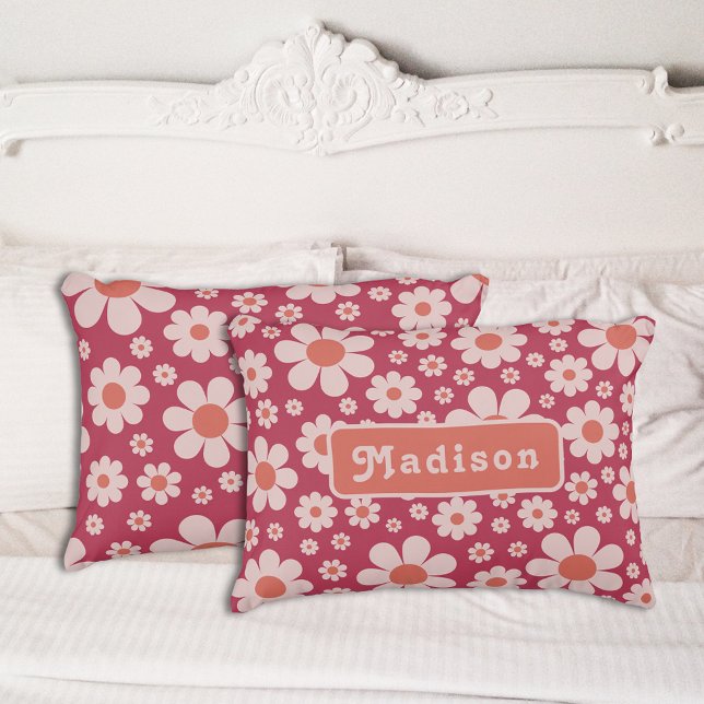 Personalisiert Retro 70er Floral Orange Pink Dekokissen (Retro 70s vintage daisy pattern groovy typography pink and orange  personalized pillow)