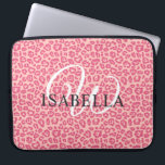 Personalisiert rosa Leopard Laptopschutzhülle<br><div class="desc">Elegantes und modernes Leopardenkissen mit einem stilvollen Leopardenmuster in heißen Rosa auf pastellrosa Hintergrund. Fügen Sie einfach Ihren Namen und Ihr Monogramm zu diesem schicken Laptop-Ärmel hinzu. Exklusiv für Sie entworfen von Happy Dolphin Studio. Wenn Sie Hilfe oder passende Produkte benötigen oder eine Farbkombination gewollt haben, kontaktieren Sie uns bitte...</div>
