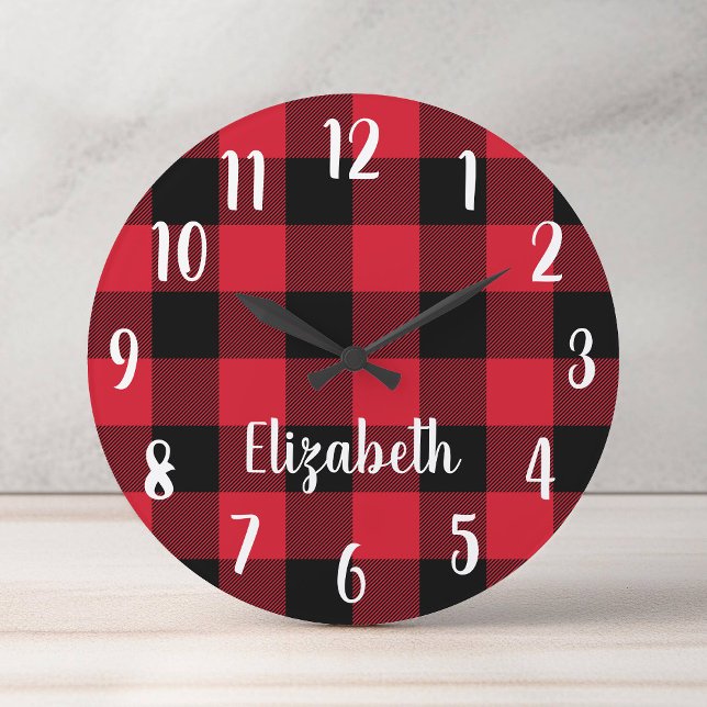 Personalisiert Rot und Schwarz Buffalo Kariert Runde Wanduhr (Personalized Red and Black Buffalo Plaid Round Clock)