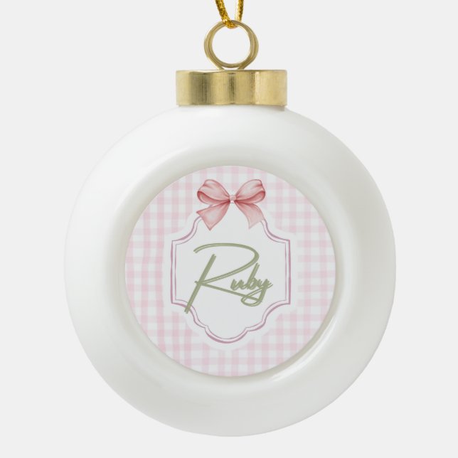Personalisiert Ruby Baby Girl Kinderzimmer Bow&Gin Keramik Kugel-Ornament (Vorderseite)