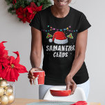 Personalisiert Santa Claus Hat Christmas T-Shirt<br><div class="desc">Dieses lustige Design der Weihnachtsmannmütze wird einfach mit Ihrem eigenen individuelle Name personalisiert. Machen Sie ein einzigartiges Set für die Winterferienfamilie Wiedersehen!</div>
