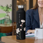 Personalisiert Schwarz/Rosa Trinkflasche<br><div class="desc">Eine einfache und niedliche personalisierte Edelstahlflasche. Fügen Sie Ihren Namen in eine vertikale Zeile und machen Sie es zu Ihrem. Sie können den Stil, die Flaschengröße, den Schriftart und die Farbe dieser Flasche wählen. Besuchen Sie meinen Shop für weitere Designs. Eine tolle Idee, diese niedliche Flasche als Geschenk an Ihre...</div>