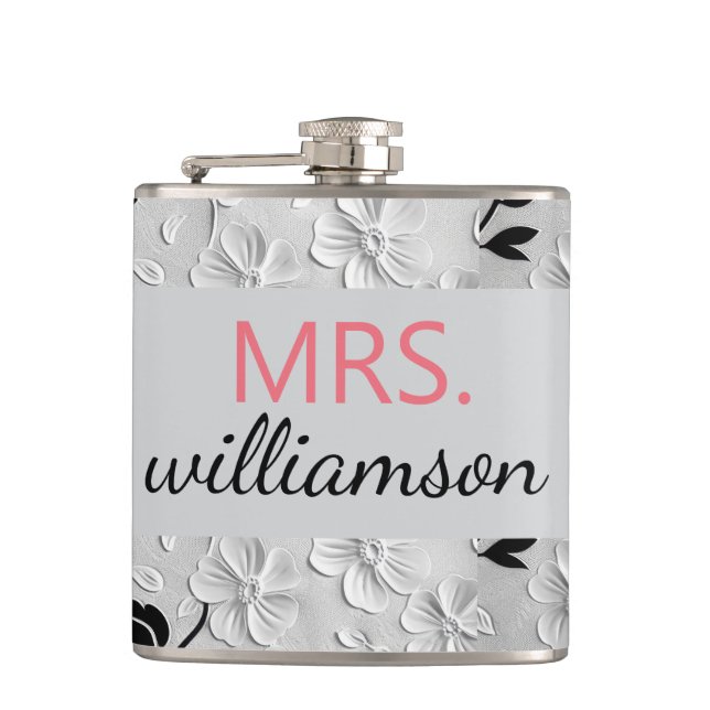 Personalisiert Schwarz-Weiß Florals MRS. Flachmann (Vorderseite)