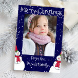 Personalisiert Snowman Foto Weihnachtskarte Einladung<br><div class="desc">Urlaubskarte mit der extra persönlichen Touch. Fügen Sie Ihr eigenes Foto zu diesem glücklichen Snowman-Design,  um dieses Jahr Weihnachtskarte extra zu machen. Happy Holidays</div>