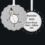Personalisiert Snowman Weihnachten Ornament Karte<br><div class="desc">Diese personalisierte Weihnachtskarte zeigt den Snowman-Charakter der Weihnachtszeit-Crew.</div>