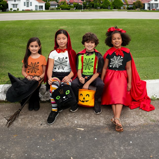 Personalisiert Spiderweb Halloween T-Shirt (Von Creator hochgeladen)