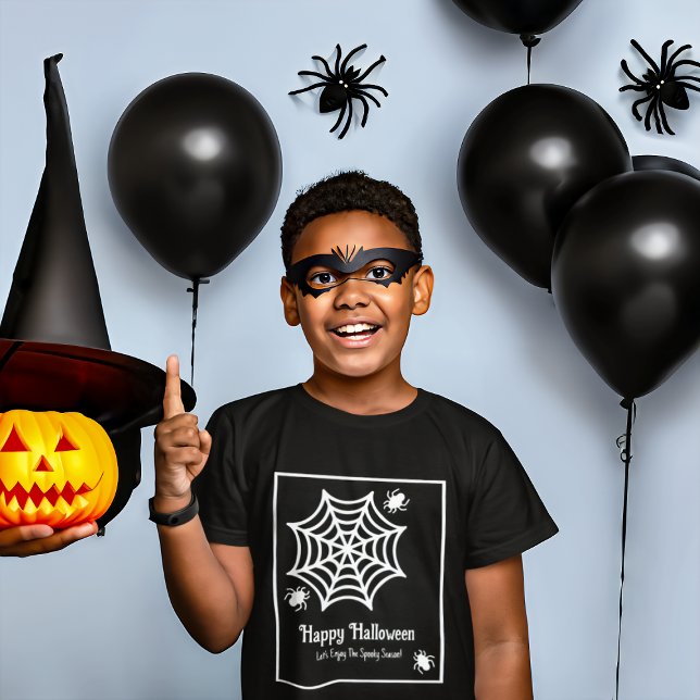 Personalisiert Spiderweb Halloween T-Shirt (Von Creator hochgeladen)