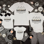 Personalisiert Spooky Season Halloween Ghost Cat T-Shirt<br><div class="desc">Mit unserem Personalisierten Spooky Season Halloween Ghost Cat T - Shirt können Sie die unheimliche Saison im purpurpuren Stil genießen. Dieses bezaubernde Shirt verbindet alle Halloween-Elemente zu einem absoluten Muss. Dieses Shirt mit einer hübschen schwarzen Katze, die als Gespenst gekleidet ist, ist sowohl für die Liebhaber von Katzen als auch...</div>