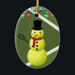 Personalisiert Tennis Ball Snowman Weihnachten Keramik Ornament<br><div class="desc">Dieses einzigartige Tennis Weihnachtsgeschmack-Design bietet einen grünen Tennisplatz mit niedlichem Tennisball-Schneemann. Personalisieren Sie den Rücken mit einem Namen und Jahr!</div>