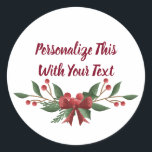 Personalisiert Text Holly und Berry Christmas Runder Aufkleber<br><div class="desc">Personalisierter Text Holly und Berry Weihnachtsarrangements Urlaub oder Winter Design in Crimson Red und Pine Dark Green mit einem niedlichen Bow. Passen Sie es mit Ihrem Namen,  Wörtern oder Zitat an. ~ Karo mein Shop zu sehen,  die gesamte Suite für dieses Design!</div>