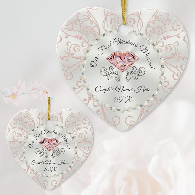 Personalisiert Unser erstes Verheiratetes Weihnach Keramik Ornament (Our First Christmas Together Ornaments. Pretty Blush and Silver, Heart shaped Wedding Ornaments.)