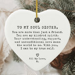 Personalisiert Vintages Minimal Soul Schwester Wei Keramik Ornament<br><div class="desc">Feiern Sie die Freundschaftsbeziehung mit dem Personalisierten Vintagen Minimal Soul Schwester Weihnachtsschmuck Keramik Ornament. Dieses elegante Ornament ist ein Vintages, klassisches Design und in Herzform gefertigt. Es ist der perfekte Weg, um Ihre Liebe und Wertschätzung für Ihren besten Freund zum Ausdruck zu bringen. Die personalisierte Nachricht fügt eine besondere Touch...</div>