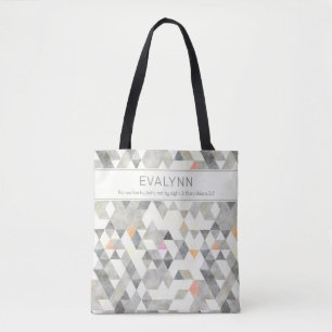 Personalisiert von Faith Gray Triangle Pattern
