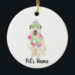 Personalisiert Wheaten Terrier Christmas Pink Scar Keramik Ornament<br><div class="desc">Ich bin in Liebe mit dieser wunderschön detaillierten Aquarell-Abbildung eines lächelnden Radfahrers mit wenig rosa und grünem Skihut und Schal-Outfit! Personalisieren Sie diese Ornamente und machen Sie die schöne Liste in diesem Jahr! Für die perfekten Geschenke, paaren Sie es mit einem passenden Artikel aus der Kollektion für ein nachdenkliches Hauswärmen,...</div>