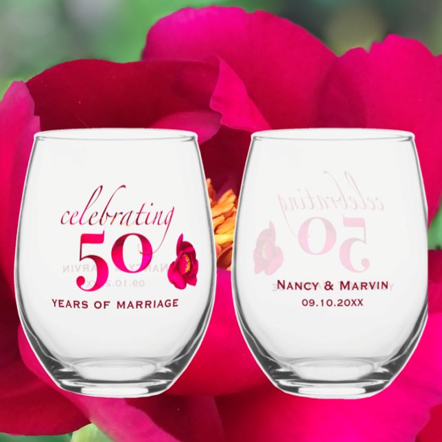 Personalisierte 50-jährige Jubiläum Einzigartige R Weinglas Ohne Stiel (Create a one-of-a-kind 50th Anniversary gift with this red pink flower design, Personalized keepsake)