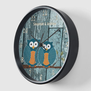Personalisierte alte rustikale Aqua-Holz-Liebesvög Wanduhr