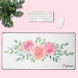 Personalisierte Aquarellblume Schreibtischunterlage<br><div class="desc">Diese hübsche und weibliche Schreibtischmatte ist mit farbenfrohen Blume in Pfirsich- und Rosatönen mit grünem Blattwerk ausgestattet. Passen Sie Ihren eigenen Namen an, oder Sie können den Namen löschen, wenn Sie das Element ohne es bevorzugen. Ändern Sie mithilfe des Entwurfstools die Textgröße, den Stil oder die Farbe. Wenn wir unsere...</div>