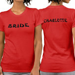 Personalisierte Bachelorette-Braut zu rot T-Shirt<br><div class="desc">Dieser rote Junggeselinnen-Abschied ist zweiseitig mit dem Namen Bride auf der Vorderseite und der Brautbezeichnung auf der Rückseite. Um den Text zu bearbeiten,  klicken Sie auf die Schaltfläche Personalisieren. Denken Sie daran,  beide Seiten zu bearbeiten.</div>