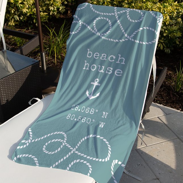 Personalisierte Beach House-Koordinaten Strandtuch (Von Creator hochgeladen)