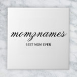 Personalisierte Beste Mama je Kalligrafiebezeichnu Fliese<br><div class="desc">Feiern Sie die besonderen Mütter in Ihrem Leben mit unserem Personalisierten Design für den besten Kalligraphienamen der Mama, perfekt für Muttertag, Geburtstage oder jede Gelegenheit, Ihre Liebe zu zeigen. Dieses elegante und anpassbare Geschenk ist ideal für alle Mütter - ob sie die weltbeste Mutter aller Zeiten sind, Hundemutter, Katzenmutter oder...</div>