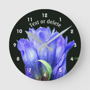 Personalisierte Blaue Enzianblume  Runde Wanduhr