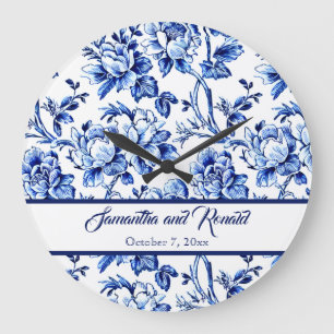 Personalisierte blaue und weiße Blumen-Toile-Hochz Große Wanduhr