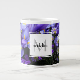 Personalisierte Blüten, lila Iris, Name/Anfangsbez Jumbo-Tasse
