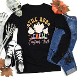 Personalisierte Boo-Crew passt Halloween-Freund zu T-Shirt<br><div class="desc">Treten Sie ein in die Zeit mit unserem langärmeligen Retro Personalisiert Boo Crew Matching Halloween Friend T - Shirt, ein Muss für jede Halloween-Gruppe. Diese benutzerdefinierten Halloween-Shirts sind so konzipiert, dass sie Ihren spukhaften Feiern ein Vintages Flair verleihen, wobei jedes Shirt mit den Namen Ihrer Gruppe personalisiert ist. Diese Shirts...</div>