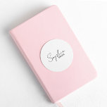 Personalisierte Braut Runder Aufkleber<br><div class="desc">Herzlich willkommen in unserer Kollektion personalisierter Brauprodukte auf Zazzle! Hier spezialisieren wir uns darauf, einzigartige und anpassbare Gegenstände zu schaffen, um die Reise zu einer Braut zu feiern. Egal ob Sie Ihre Trauung planen oder nach den passenden Geschenken für Ihr Brautparty suchen, wir haben Sie got.</div>