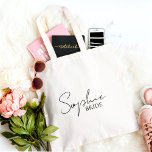 Personalisierte Braut Tragetasche<br><div class="desc">Herzlich willkommen in unserer Kollektion personalisierter Brauprodukte auf Zazzle! Hier spezialisieren wir uns darauf,  einzigartige und anpassbare Gegenstände zu schaffen,  um die Reise zu einer Braut zu feiern. Egal ob Sie Ihre Trauung planen oder nach den passenden Geschenken für Ihr Brautparty suchen,  wir haben Sie got.</div>