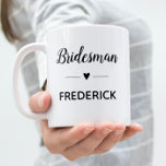 Personalisierte Bridesman Black Script Wedding Kaffeetasse<br><div class="desc">Ihr Braut wird in diesem personalisierten Schlamm viel Kaffee brauchen,  wenn er bei der Planung Ihrer Hochzeit hilft! Zeig ihm,  wie viel er dir bedeutet!</div>