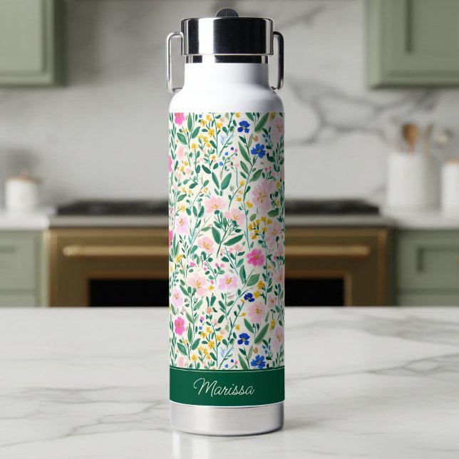 Personalisierte bunte Blumenmonogramm-Wasserflasch Trinkflasche (colorful floral garden wildflower water bottle with forest green custom monogram in elegant script)