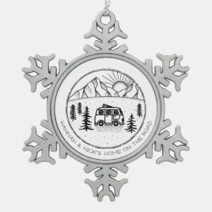 Personalisierte Campers Van Life Outdoor Paare Schneeflocken Zinn-Ornament