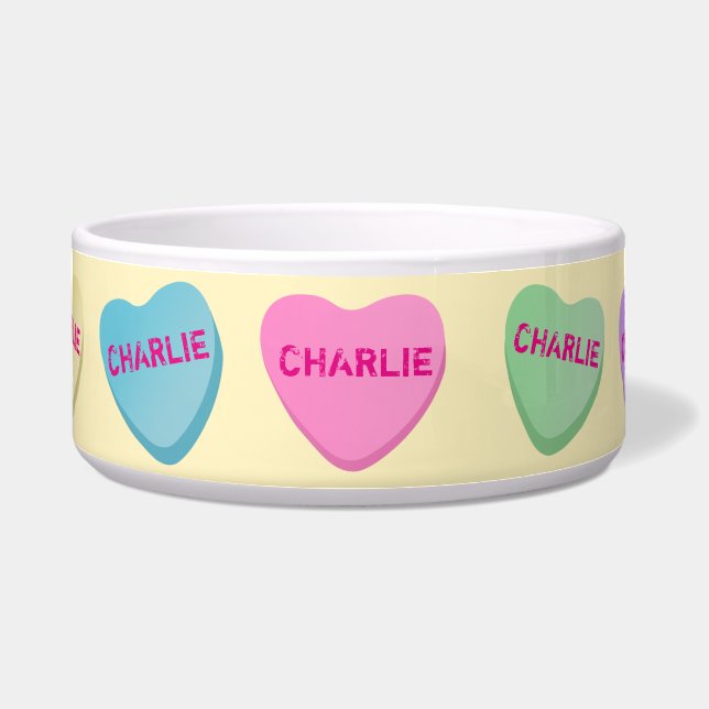 Personalisierte Candy Hearys auf hellgelben Pet Bo Napf (Vorderseite)