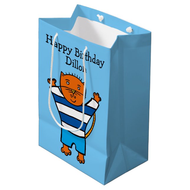 Personalisierte Dillon Cat Happy Birthday Mittlere Geschenktüte (Vorderseite Schrägansicht)