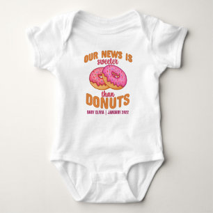 Personalisierte Donuts Baby-Ankündigung Baby Strampler
