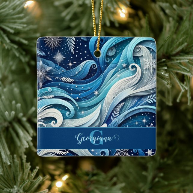 Personalisierte Dreamy Blue und Frosty Winter Wirb Keramikornament (Baum)